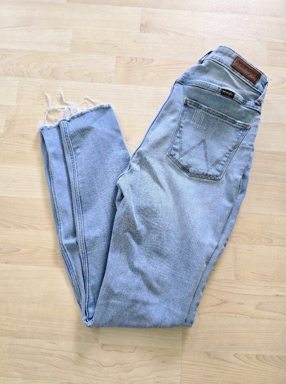 Wrangler High Rise Unforgettable Skinny Jeans Size 6